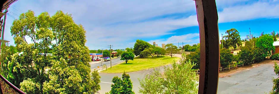 HISTORIC STAR LODGE and STATION MASTERS HOUSE NARRANDERA