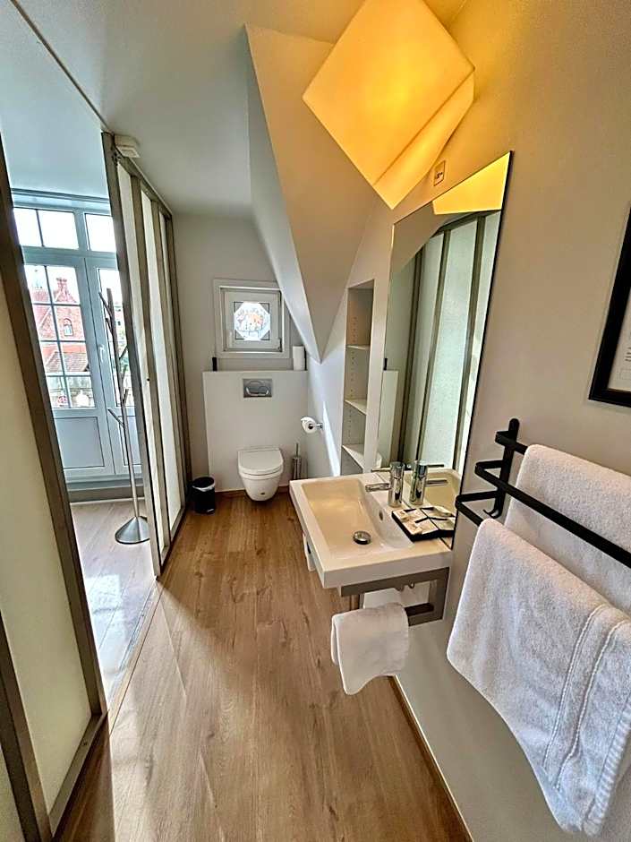 B&B Contrast