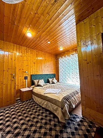 Munshi's Hotel and Restaurant(Tangmarg)