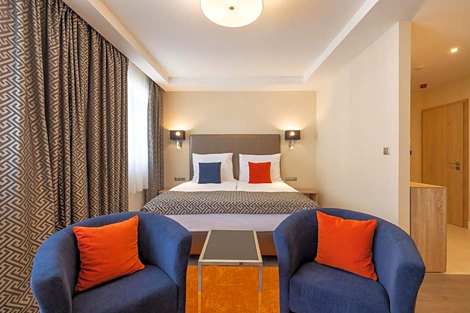 Silver Crown Hotel & Residence, Palace Quarter