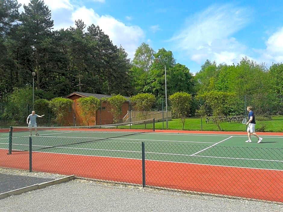 Hollicarrs - Bumblebee Lodge