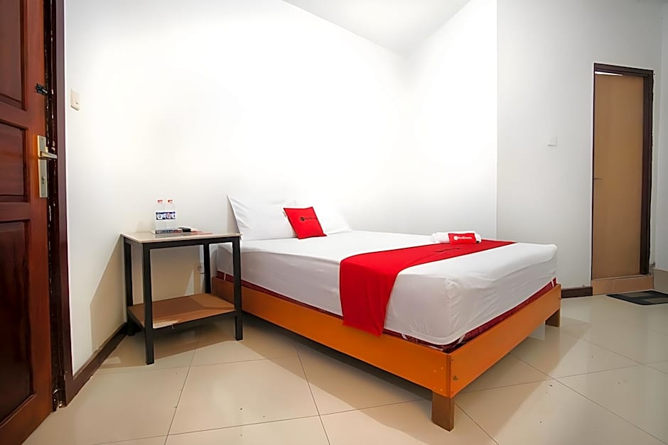 RedDoorz near Mal Abepura