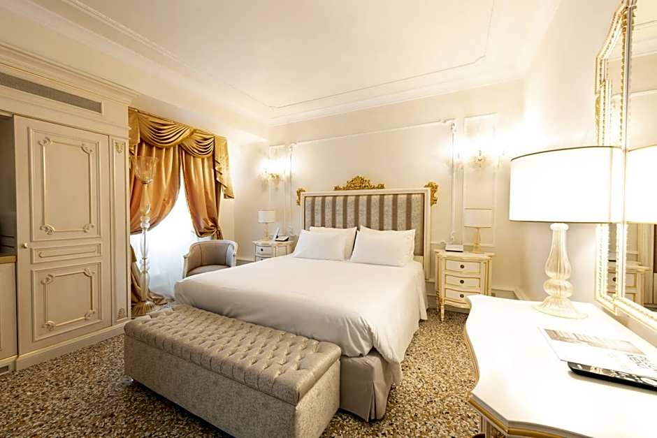 Ca' Bonfadini Historic Experience
