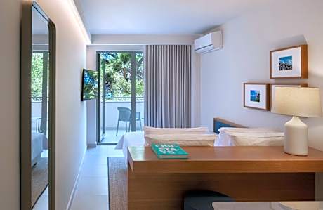 Classic Double Room with Balcony - Sea Side