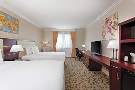 Premium Queen Room with Living Area