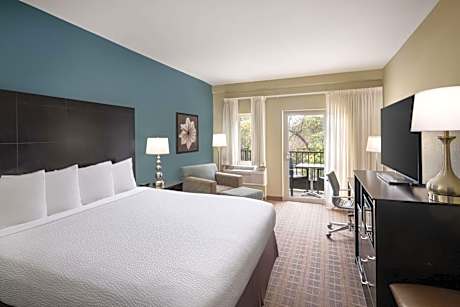Deluxe King Room - Non-Smoking