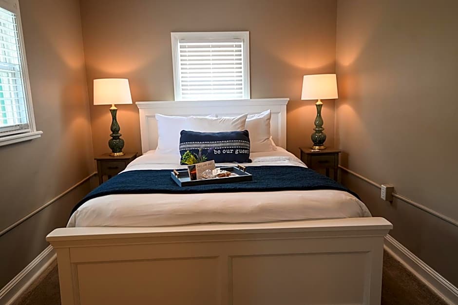 The Lakehouse Inn Geneva