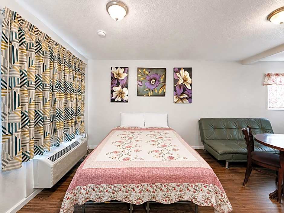Royal Gateway Motel by OYO