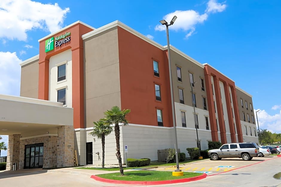 Holiday Inn Express Hillsboro I-35, an IHG Hotel
