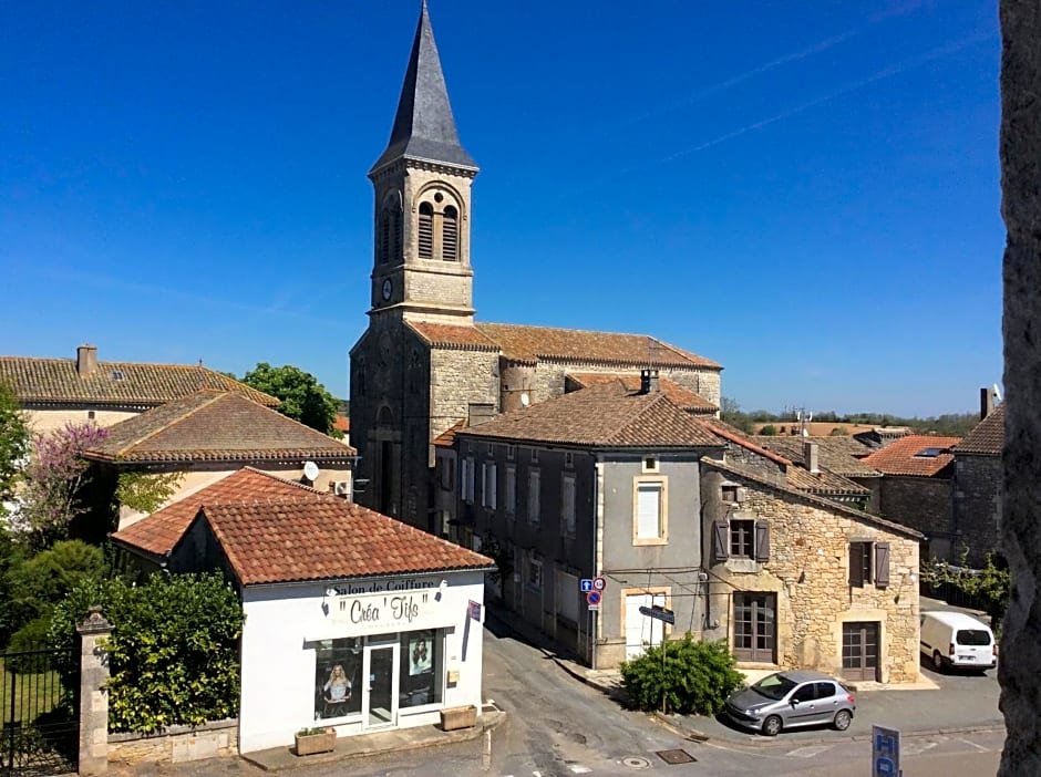 Logis Hotels- Auberge de la Tour - Hôtel et restaurant