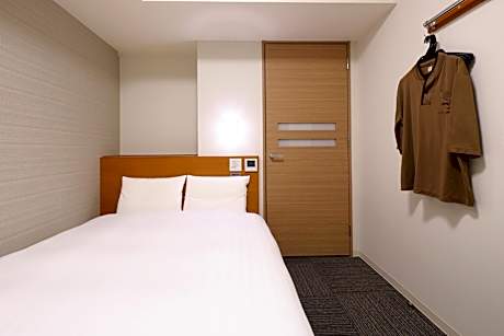 Corner Double Room - Non-Smoking