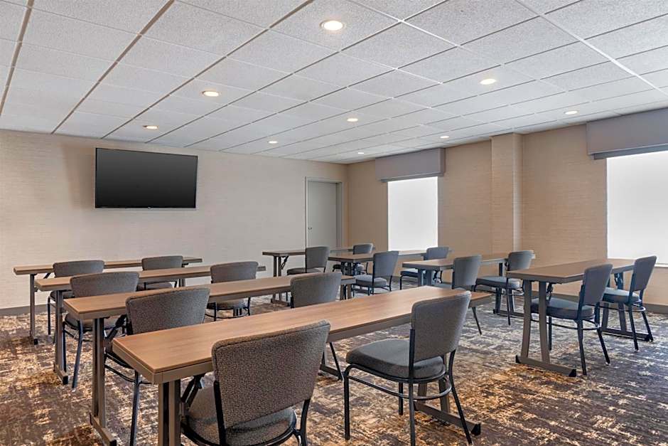 Hampton Inn By Hilton & Suites West Bend