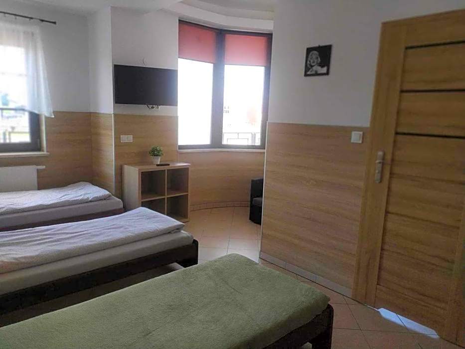 Pokoje Gościnne z łazienkami przy Wrocławiu, darmowy parking