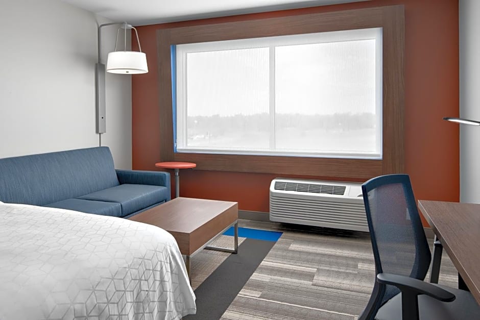 Holiday Inn Express And Suites Elkhorn - Lake Geneva Area