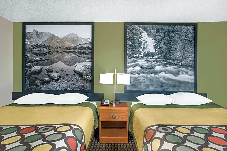 Super 8 by Wyndham Riverton