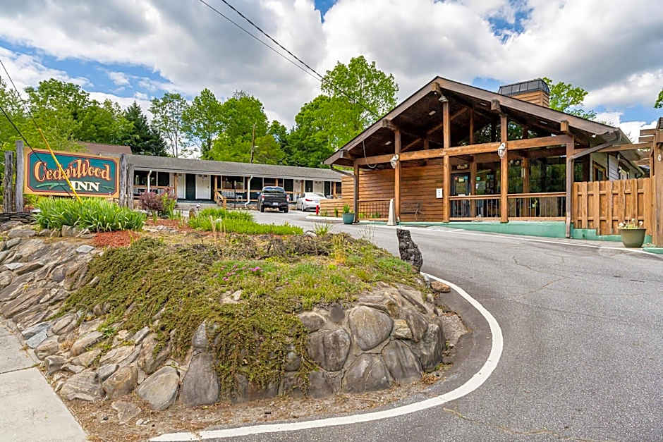 CedarWood Inn