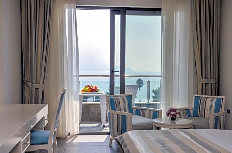 Double or Twin Room with Sea View