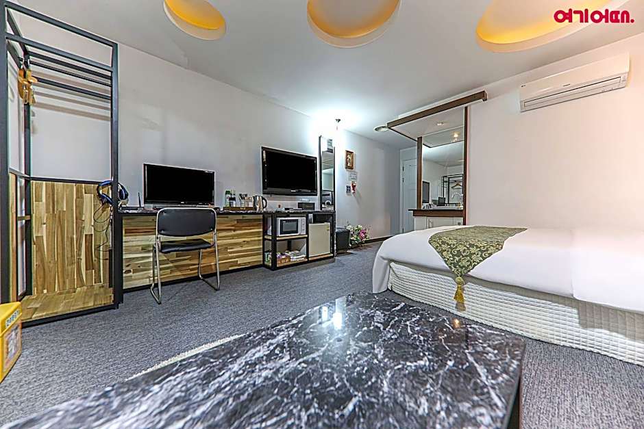 Cheonan Business Hotel