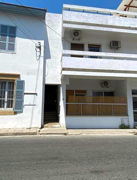 Past or Tail hostel