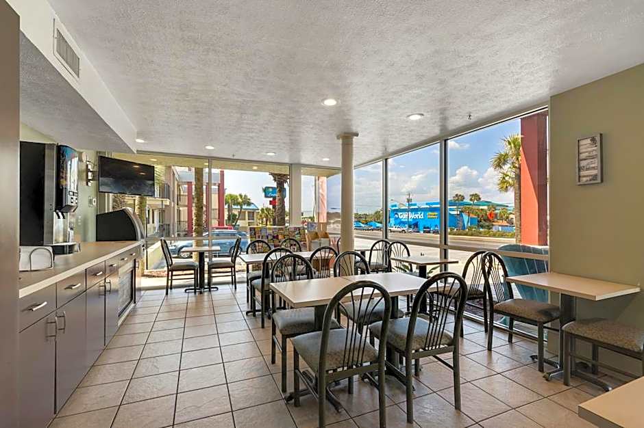 Ramada by Wyndham Panama City Beach / Beachfront