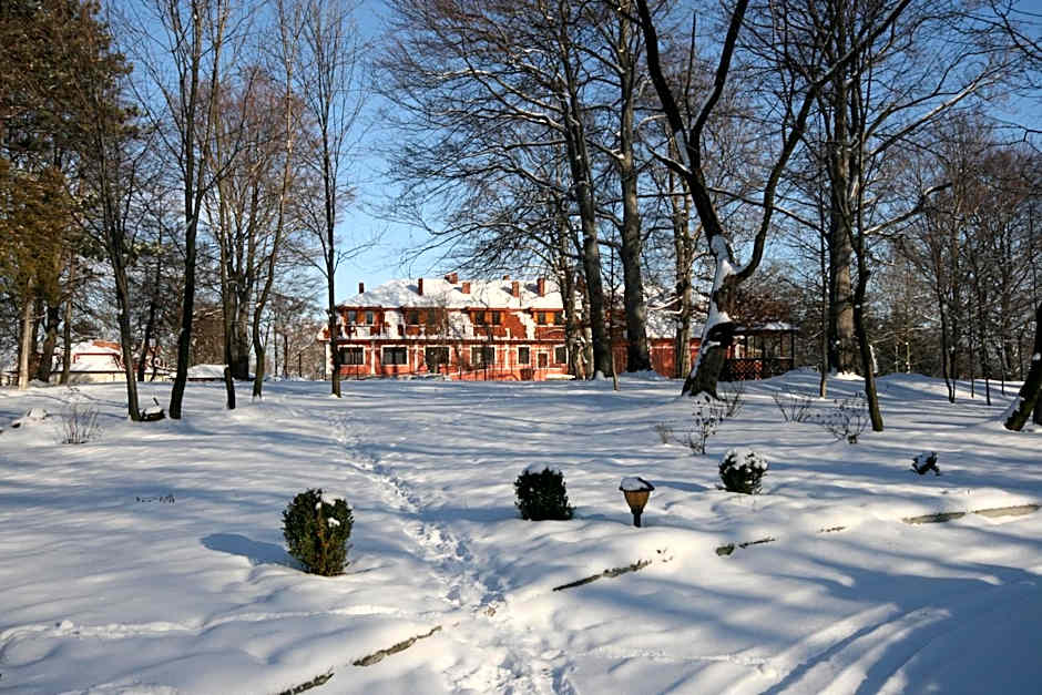 Dwór Ostoia
