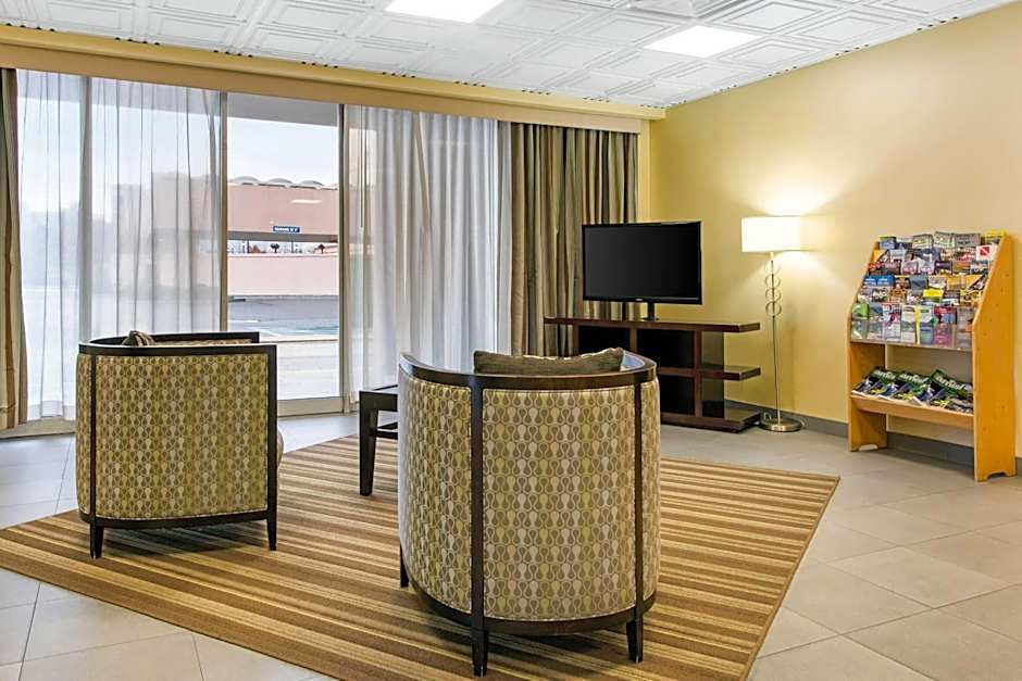 Quality Inn & Suites Charleston - Civic Center