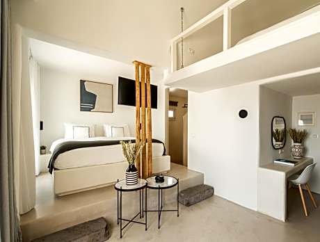 Premium Quadruple Room Caldera View with Outdoor Mini Plunge Pool