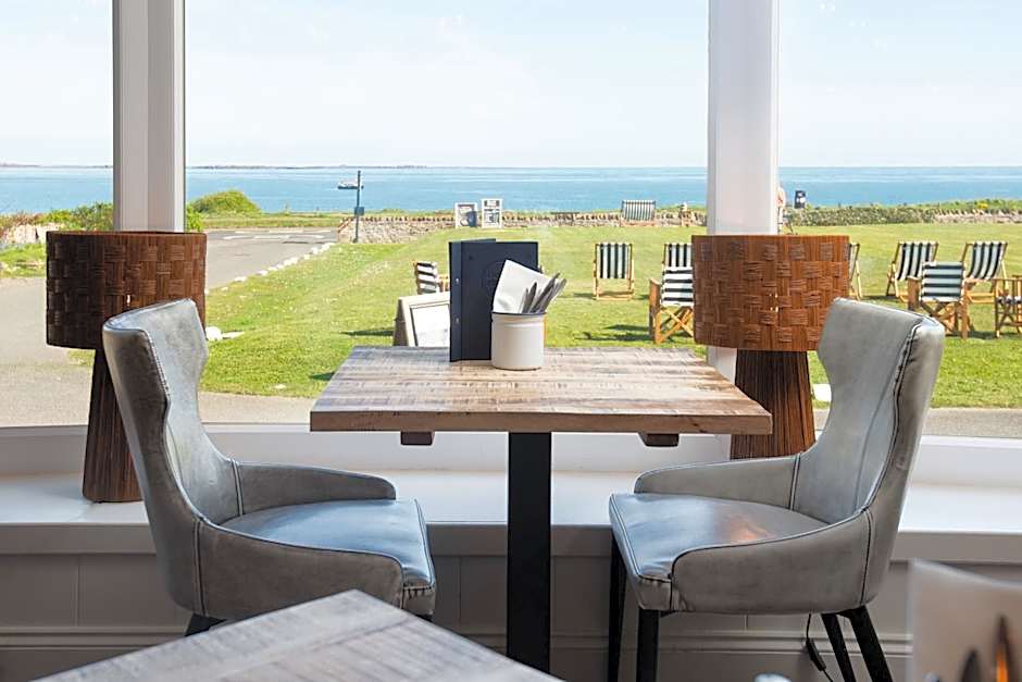Beach House Hotel