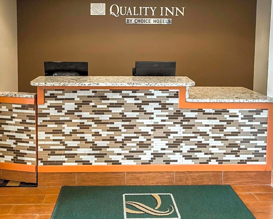 Quality Inn Chesterton near Indiana Dunes National Park I-94