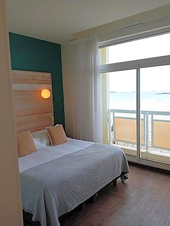Deluxe Double Room with Sea View and Balcony