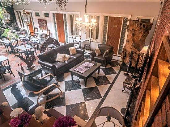 Front One Boutique Baluran Malang