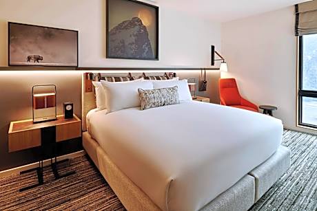 Cloudveil Suite w/ Tub, 1 Bedroom Suite, 1 King, Sofa bed, Town of Jackson view, Balcony