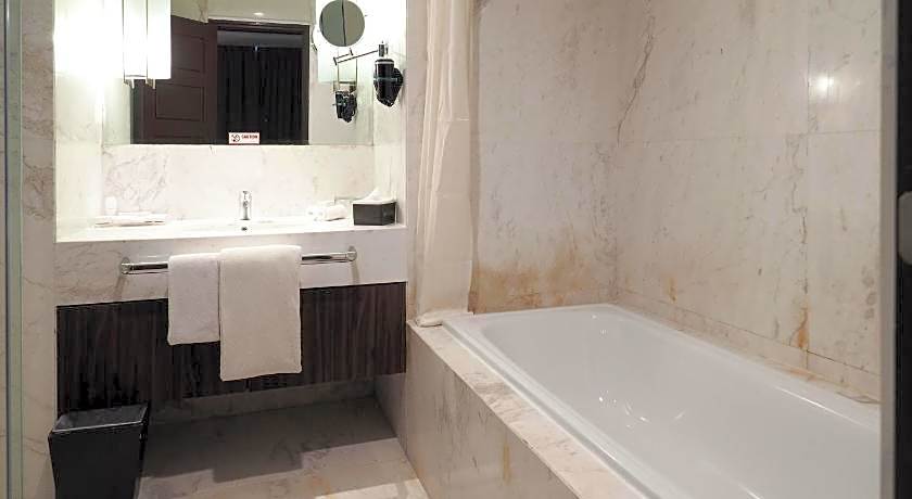 Grand Mercure Solo Baru