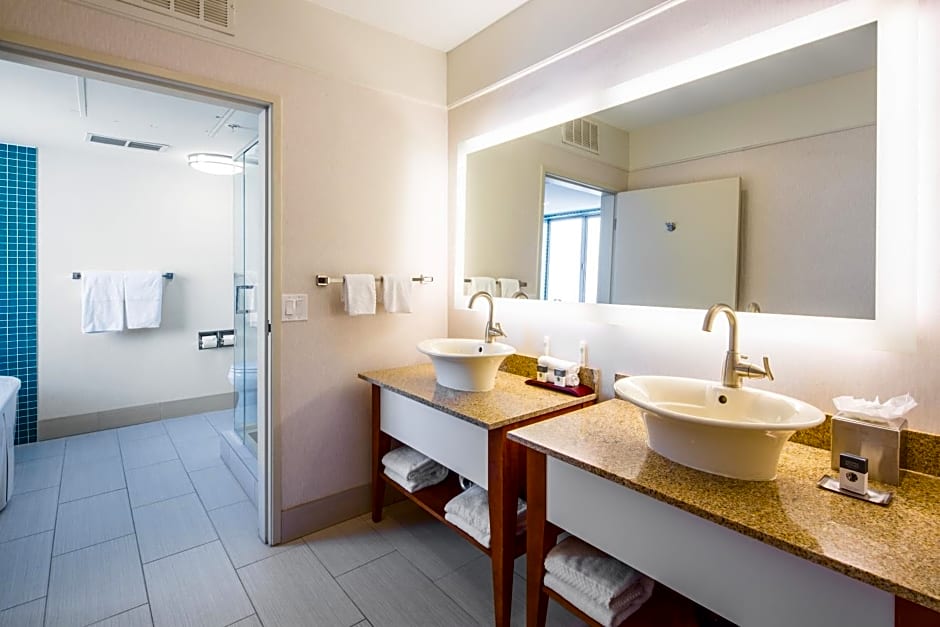DoubleTree Suites by Hilton Doheny Beach