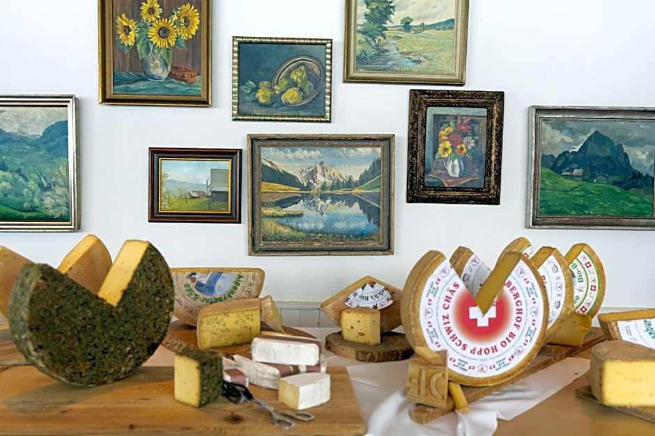 Hirschen Guesthouse - Village Hotel
