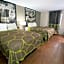 Super 8 by Wyndham Eureka/Six Flags Nearby