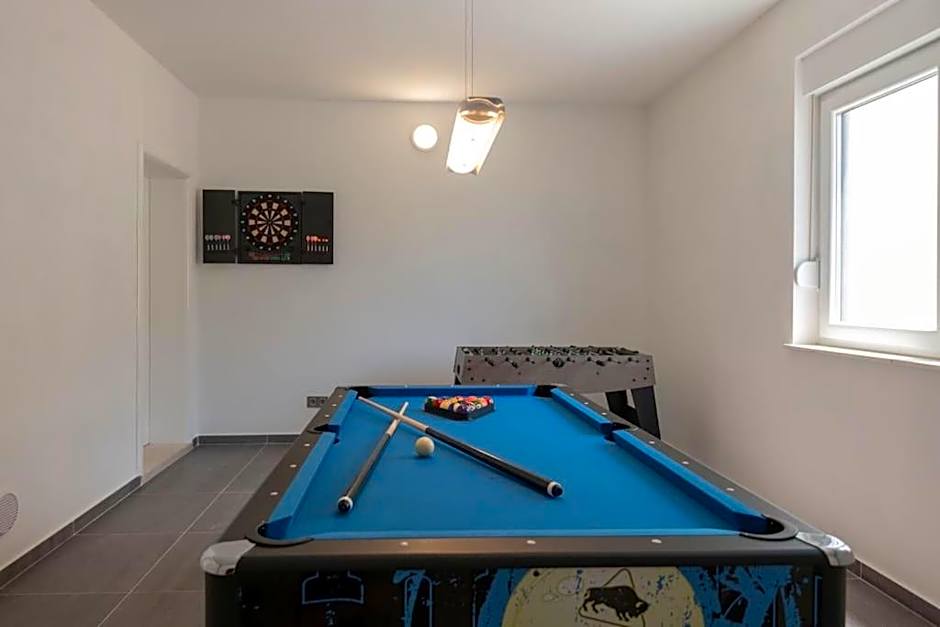 Holiday home "Villa Blue Lake" - Private Heated pool, Hotube