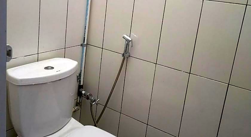 Ombai Guest House 27 Syariah Mitra RedDoorz