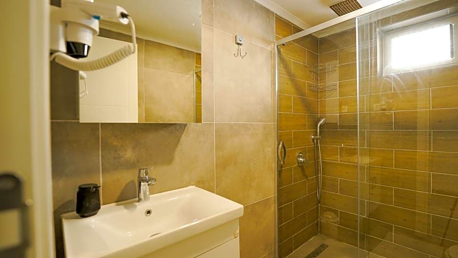 Han Apart Hotel Side