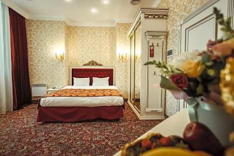 Royal De Paris Hotel