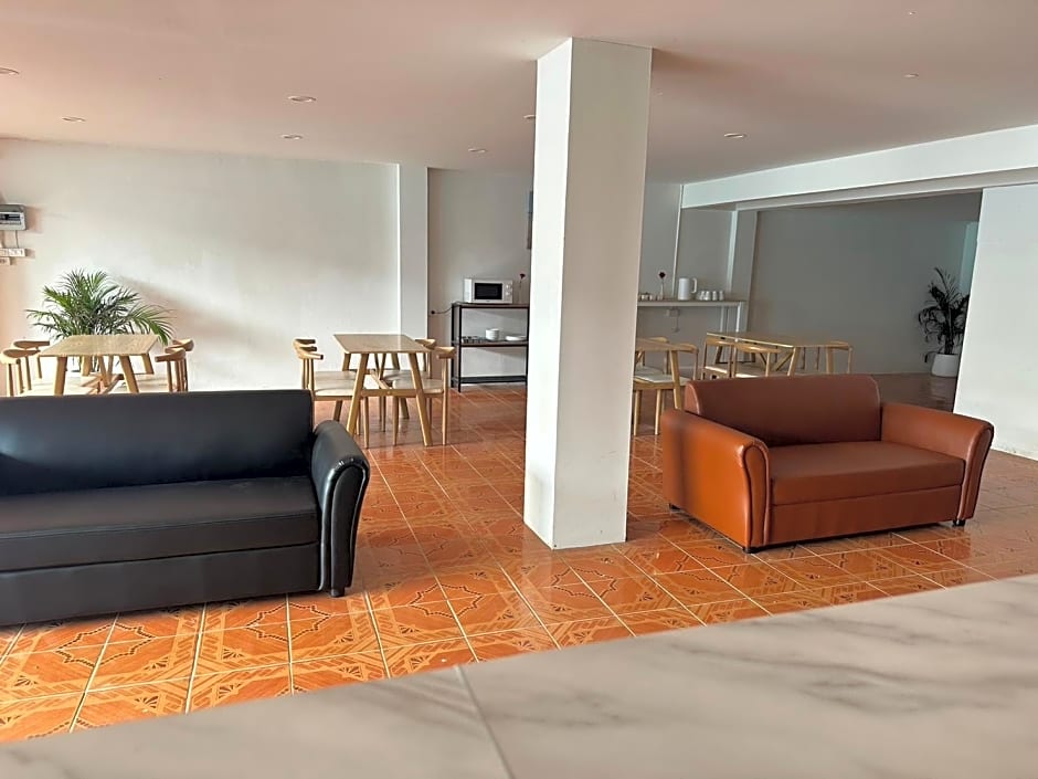 Montana Hotel & Hostel Phuket