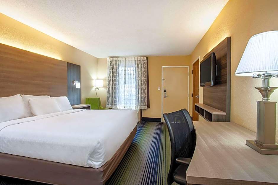 Baymont by Wyndham McDonough