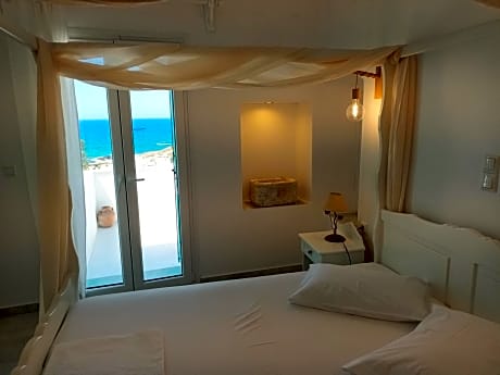 Deluxe Triple Room with Sea View