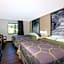 Super 8 by Wyndham Radcliff Ft. Knox Area