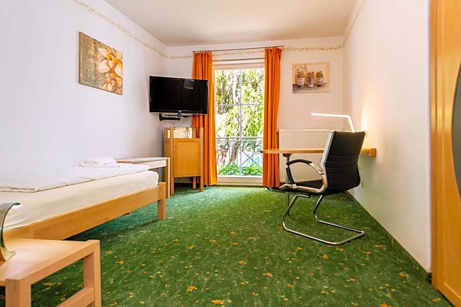 Hotel Bördehof, direkt an der A2 & A14, mit Restaurant