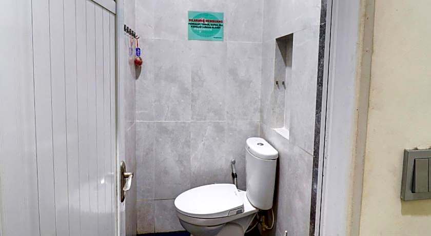 OYO Life 92707 D-akomiba Residence