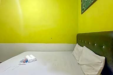WILUDJENG Guest House near Alun Alun Sragen Mitra RedDoorz