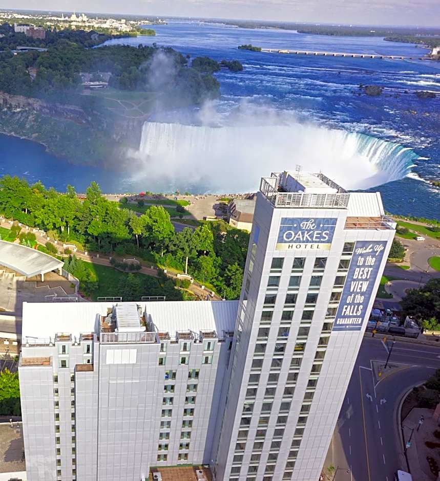 Oakes Hotel Overlooking The Falls