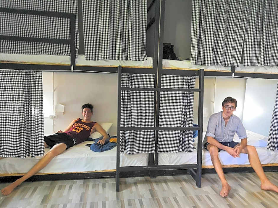 Backpack Hostel Kohyaoyai