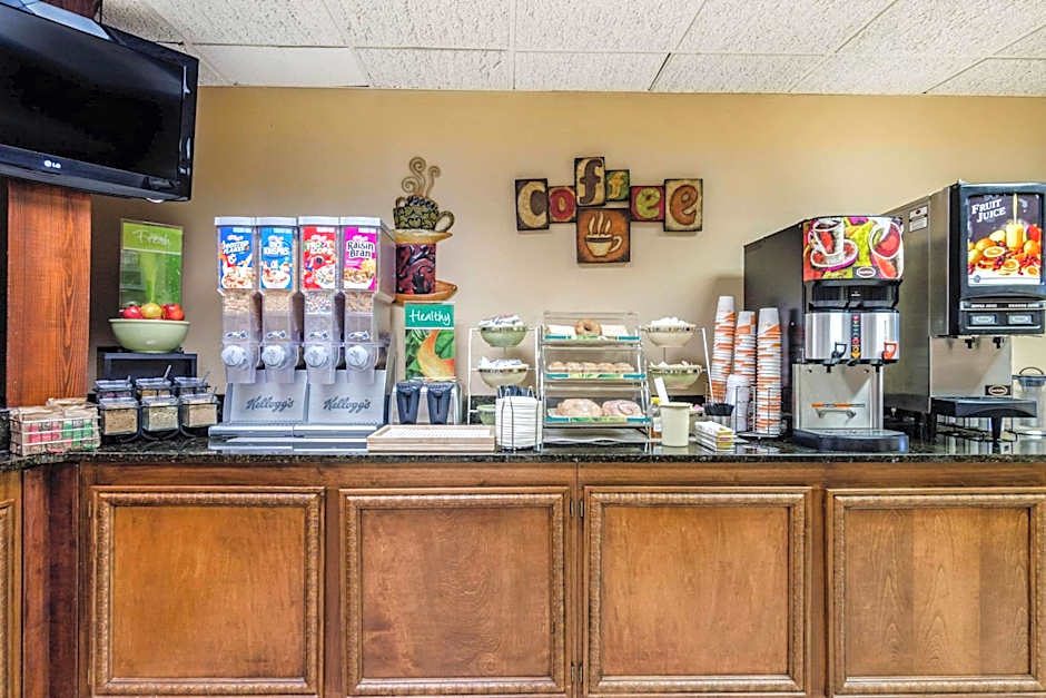 Quality Inn & Suites Carthage near Precious Moments Chapel